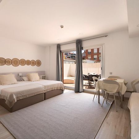 Aparthotel Centric Castelldefels Bagian luar foto